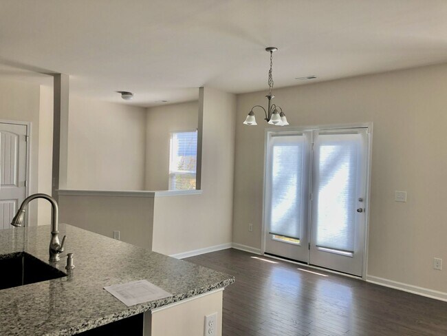 Foto del edificio - 4 Bed, 3 Bath in Desirable Apex