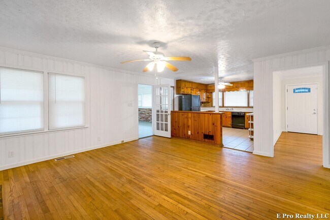 Building Photo - Welcome Home!