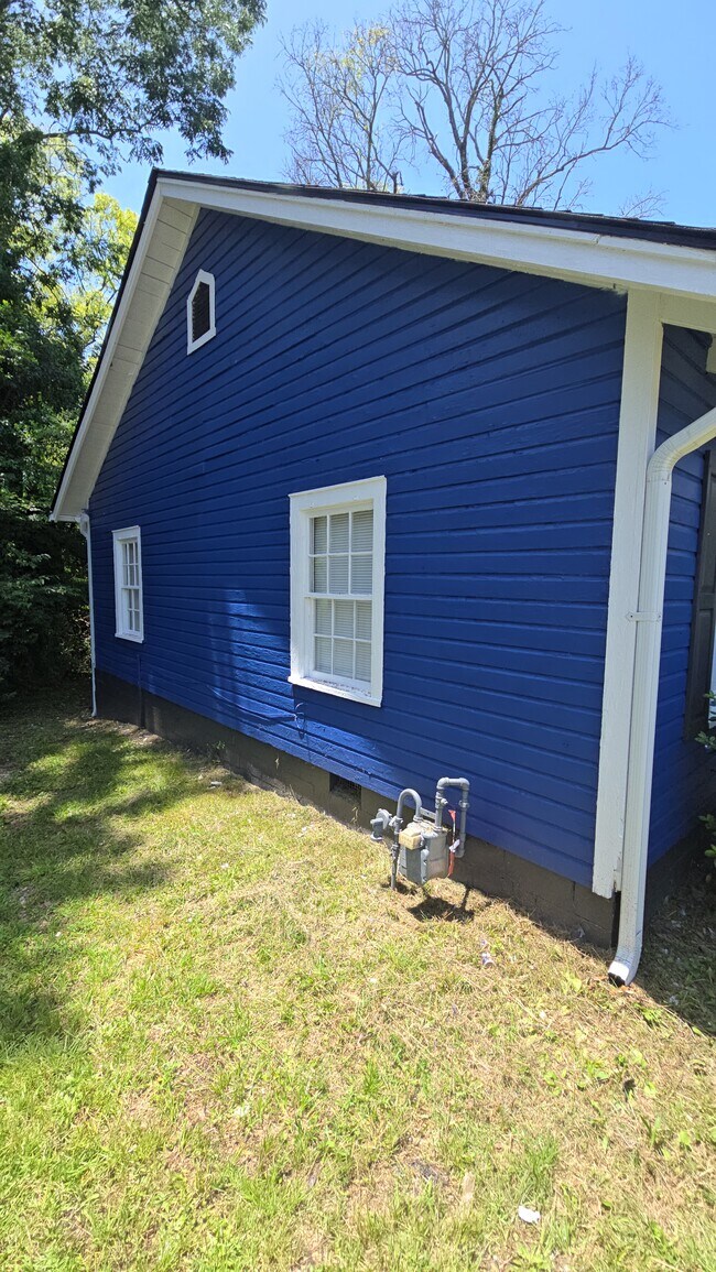 Foto del edificio - 4250 Ayers Rd