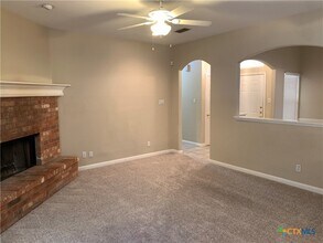 Building Photo - 947 River Rock