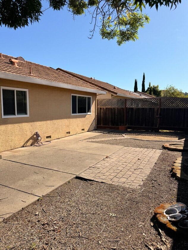 Foto del edificio - Updated 3 bedroom 2 bathroom Single Family Home in Northeast Windsor