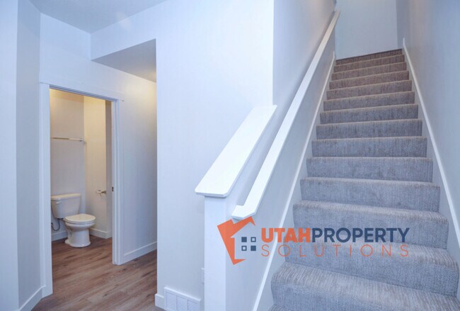 Building Photo - 1042 W 430 S