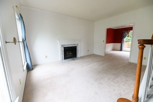 Building Photo - Wonderful and Spacious 3 bedroom home 2.5 bath in High Point with 2 car garage and large fenced-i...
