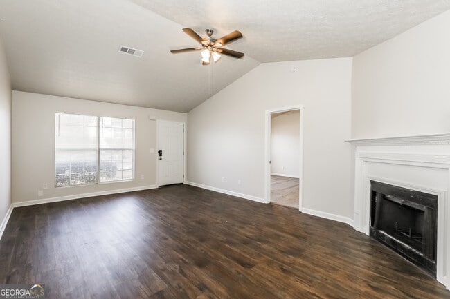 Foto del edificio - 9430 Sleepy Hollow Ln