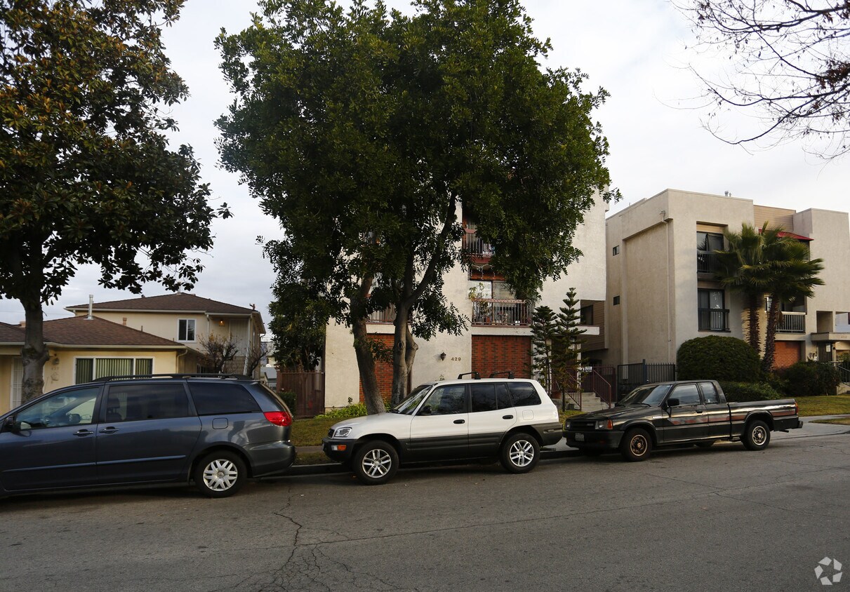 Building Photo - 429 W Lomita Ave