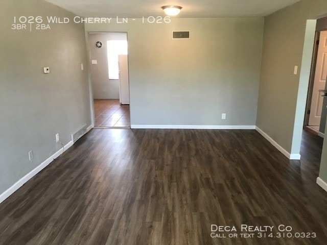 Building Photo - 3 Bedroom Apartment