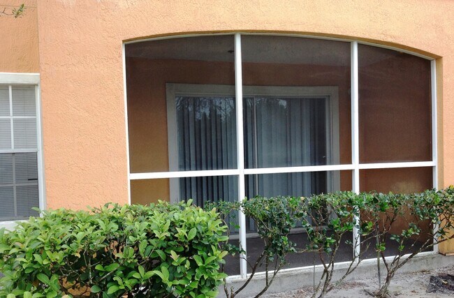 Foto del edificio - First Floor 2/2 in Gated Cypress Fairway !!