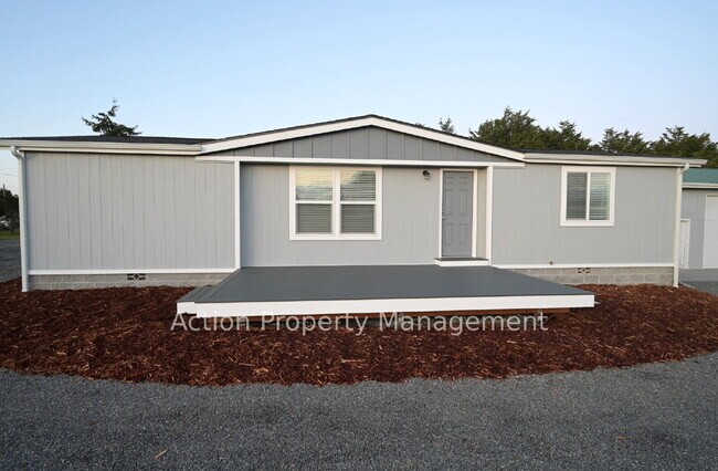 Foto del edificio - Newly renovated 3 bed 2 bath w/ large 3 bay garage, in Dungeness