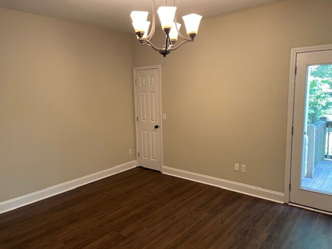 Foto del edificio - Newly Renovated Home Available for July!