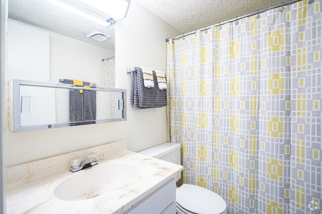 2HAB, 2BA - Kingly Ones and Briarwood Court Apartments