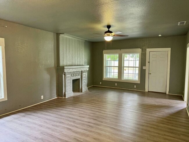 Building Photo - Affordable 3 Bedroom, 1 Bathroom Home In WF!