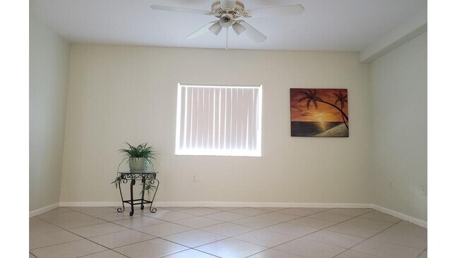 Foto del edificio - 1095 Golden Lakes Blvd