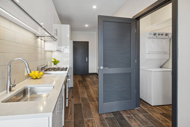 Building Photo - 152 N Carpenter St