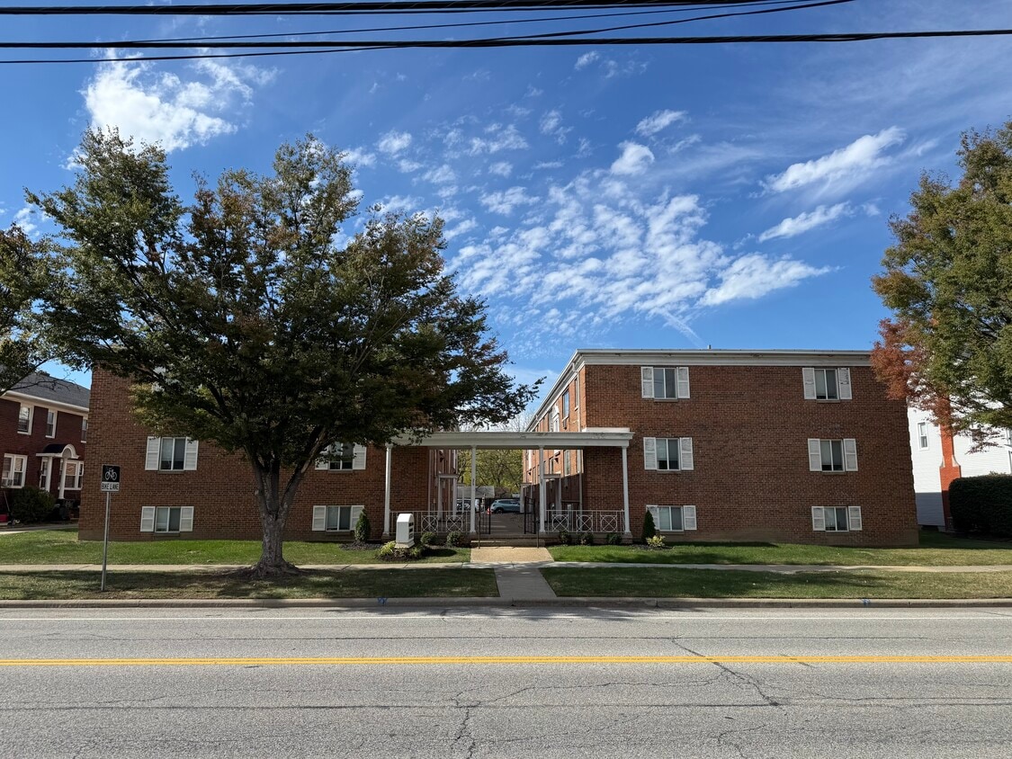 Primary Photo - Hamilton House - One Month Free