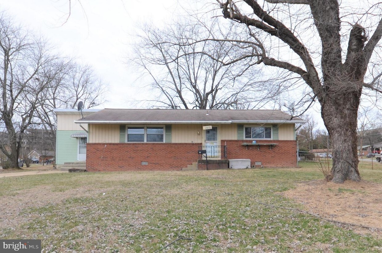 13512 Fitzhugh Ln, Woodbridge, VA 22191 House Rental in Woodbridge