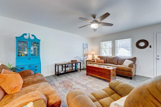 Foto del edificio - 358 Shady Bluff Dr