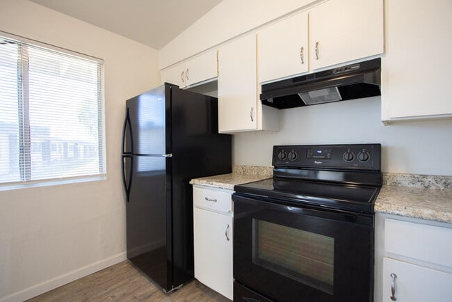 Building Photo - 2123 W DEVONSHIRE AVE UNIT 15, PHOENIX AZ