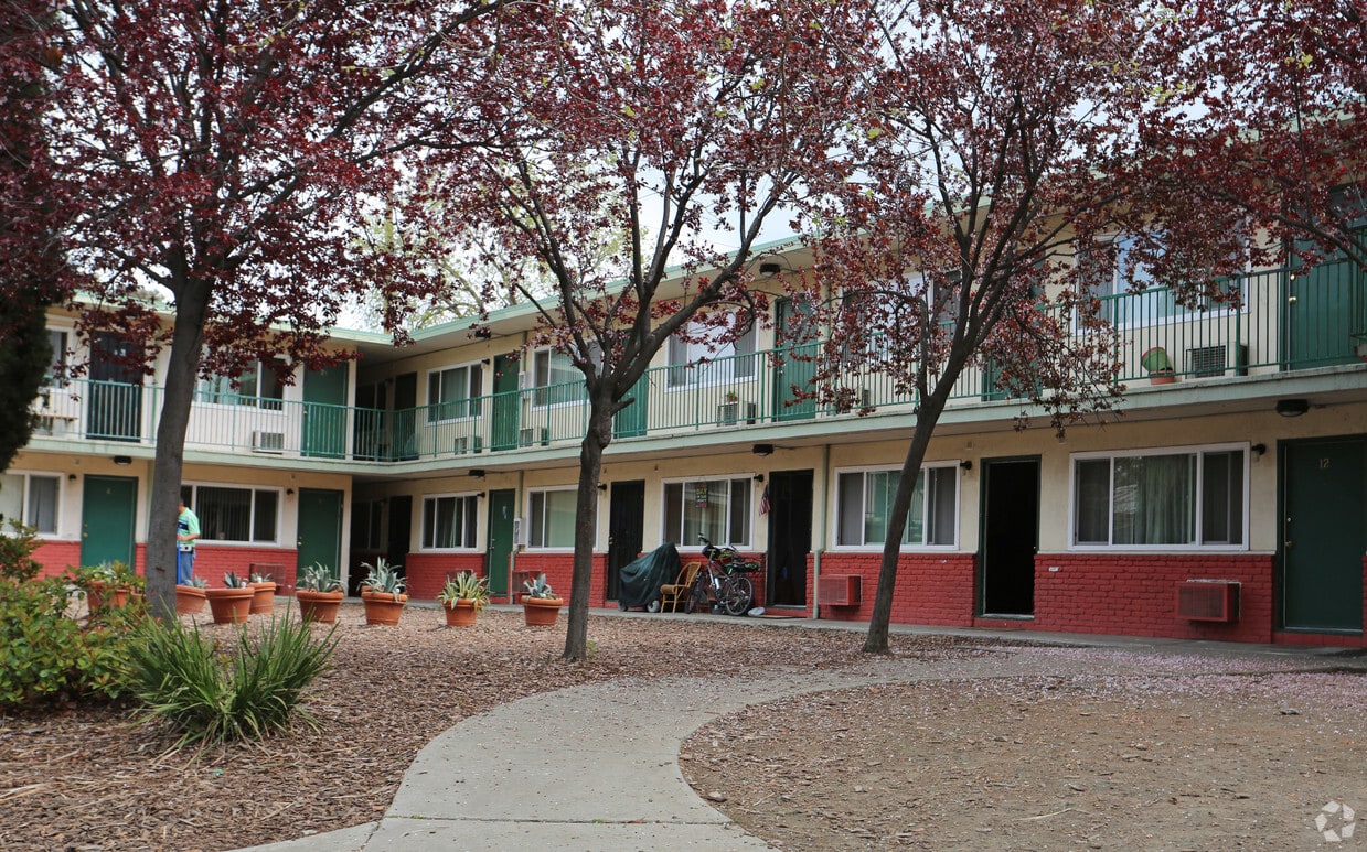 Primary Photo - Riley Court