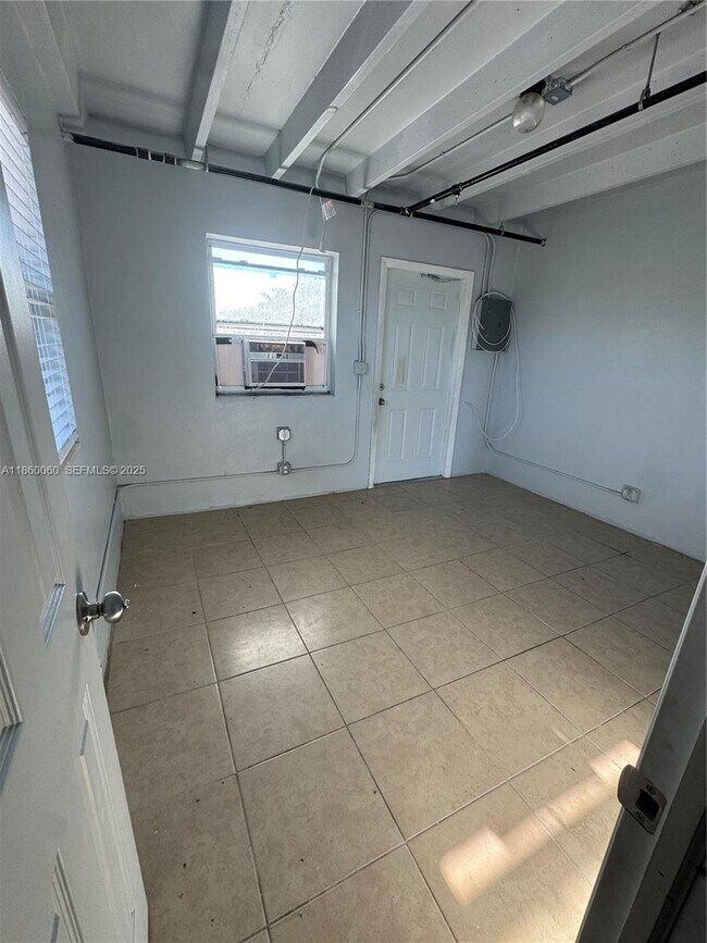 Foto del edificio - 354 Rardin Ave