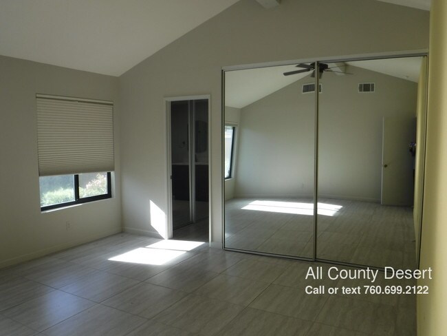 Foto del edificio - 268 Santa Barbara Cir