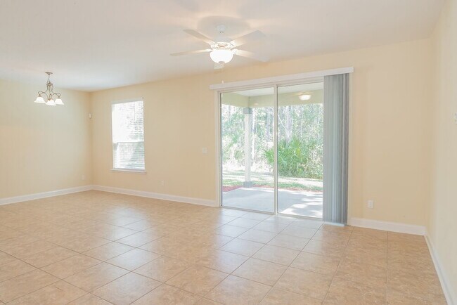 Building Photo - 878 S Lilac Loop