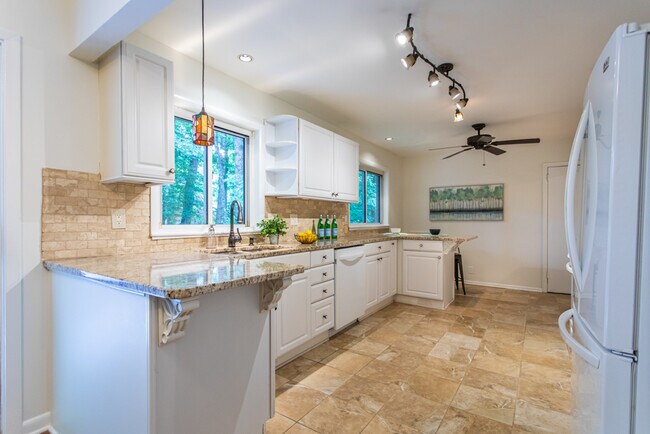 Foto del edificio - 1541 Sagamore Dr NE