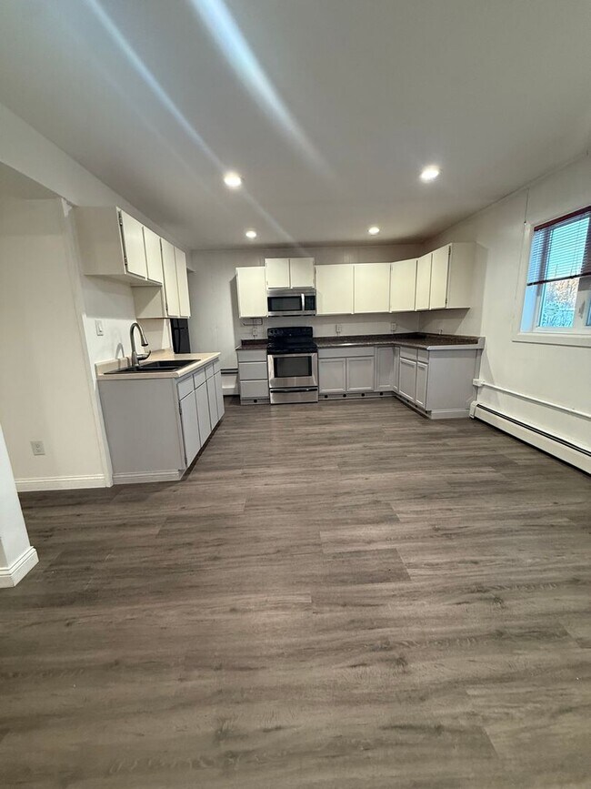 Foto del edificio - 1315 Ballaine Rd