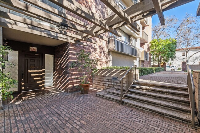Foto del edificio - 141 S Linden Dr
