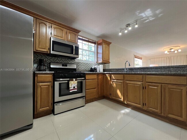 Foto del edificio - 636 NW 11th St