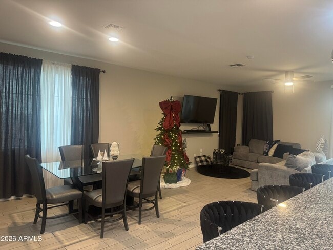 Foto del edificio - 12355 W Whyman Ave