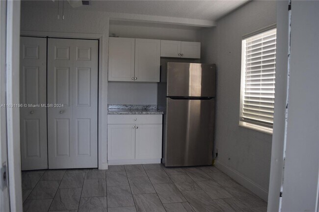 Building Photo - 5850 Sheridan St