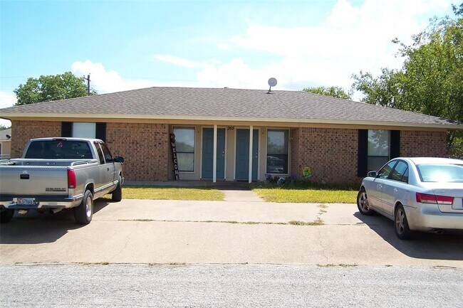 Building Photo - 265 Summit Dr