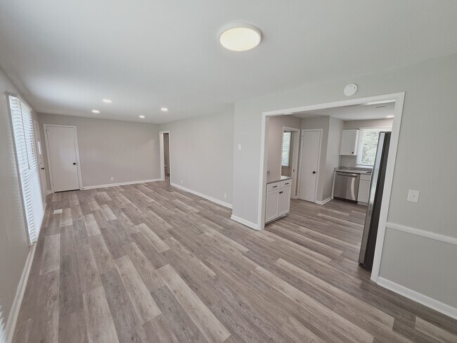 Building Photo - 919 Rexdale Dr