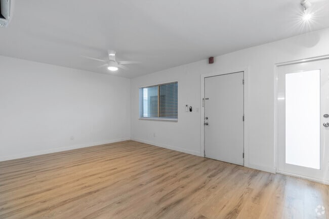 1 dormitorio, 1 baño - 415 pies cuadrados - Sala de estar/comedor - Palm Plaza Apartments