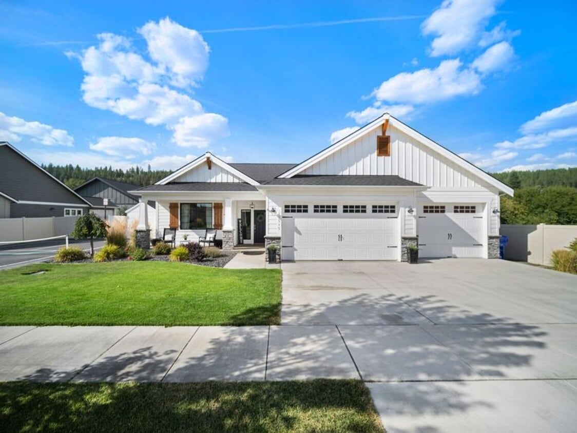 Primary Photo - Luxury 3-Bed, 2-Bath Home with Spa Ameniti...
