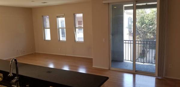 Building Photo - 425 S Meadowbrook Dr