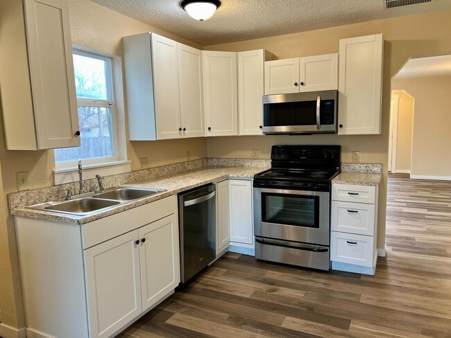 Building Photo - 1642 Miller Ave