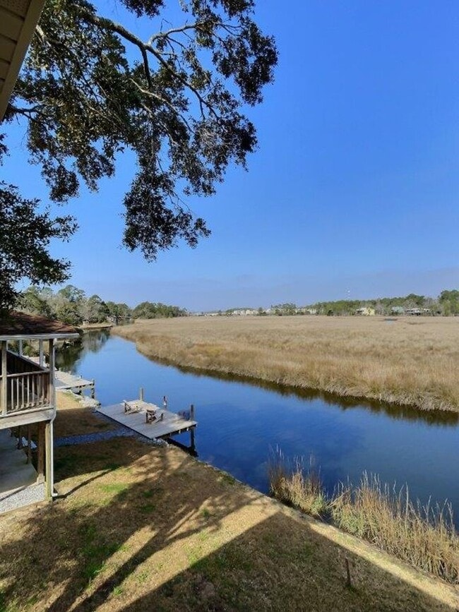 Building Photo - Fully furnished 2-bedroom house on the bayou