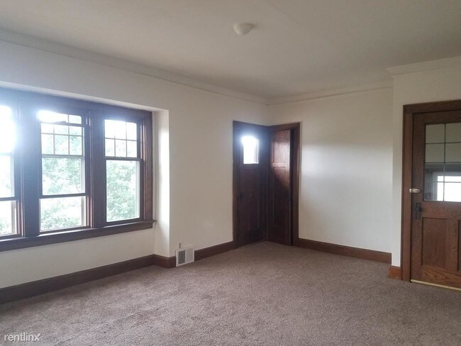 Foto del edificio - 3 br, 1 bath Apartment - 2104 N 57th St