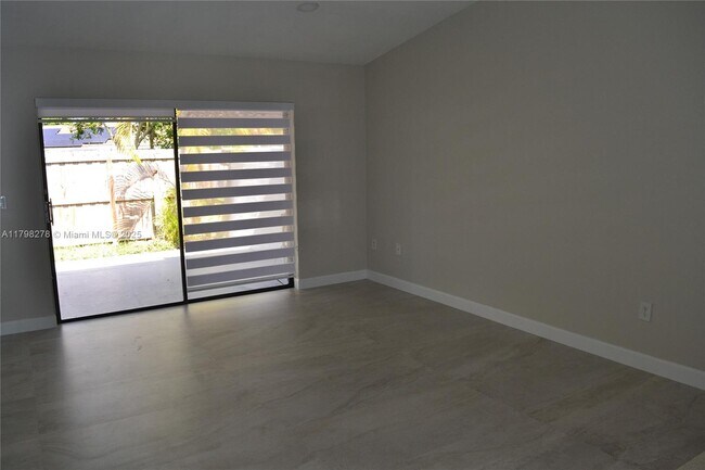 Building Photo - 5211 SW 141st Pl