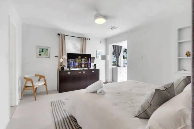 Foto del edificio - 10960 N Bayshore Dr