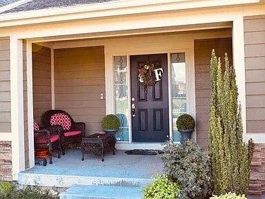 Building Photo - Gorgeous Home in a Serene Location