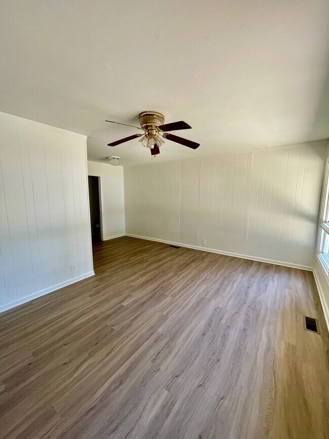 Foto del edificio - 210 Meadow Dr