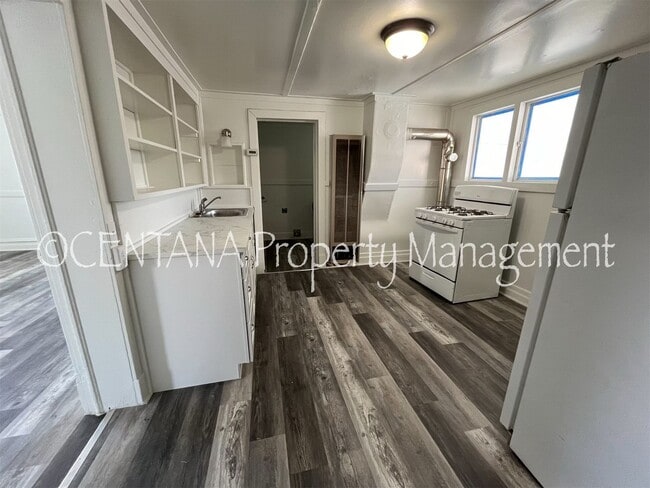 Building Photo - Centrally located 1 bedroom home with fenc...