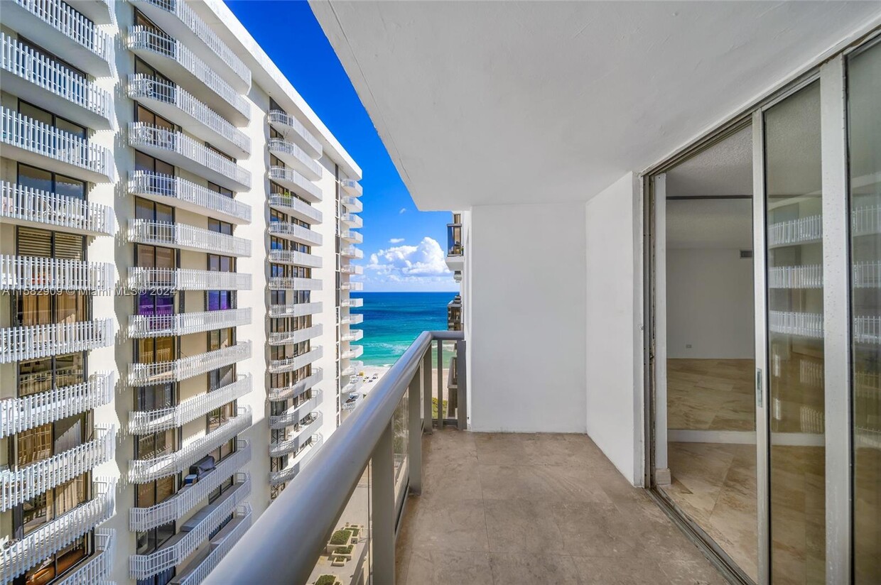 Foto principal - 6039 Collins Ave