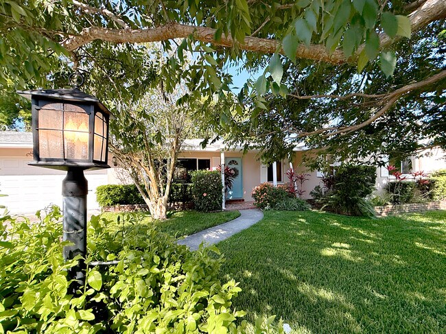 Building Photo - 1360 Dorothy Dr