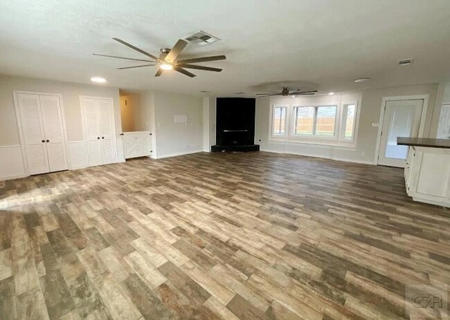 Building Photo - 443 Bayou View Dr