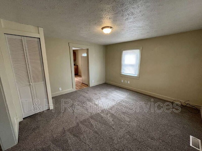 Building Photo - 1389 S Marion St