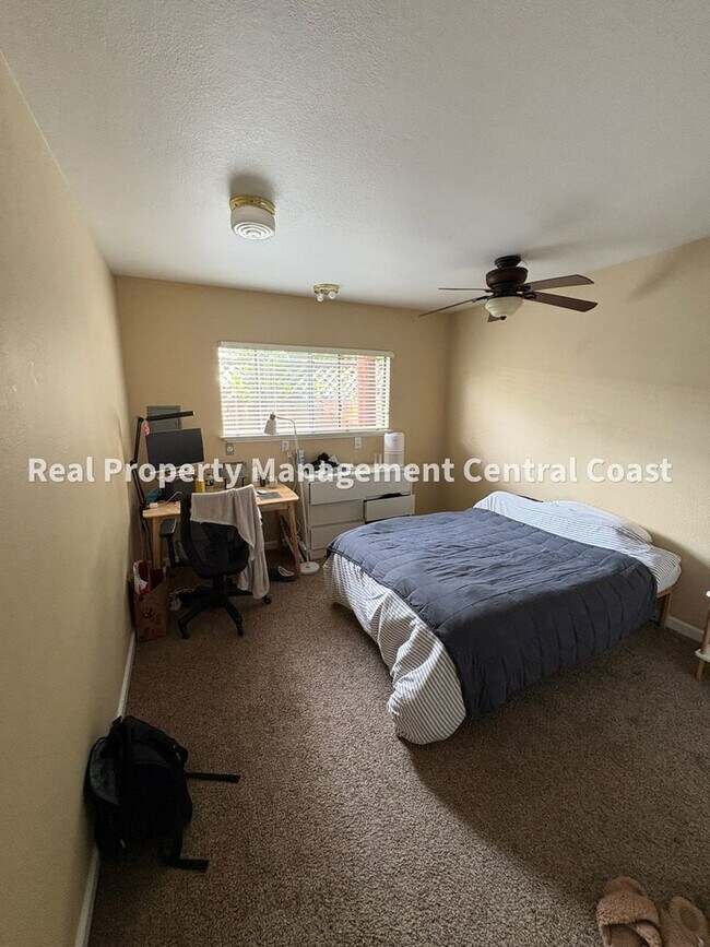 Building Photo - 324 Cuesta Dr