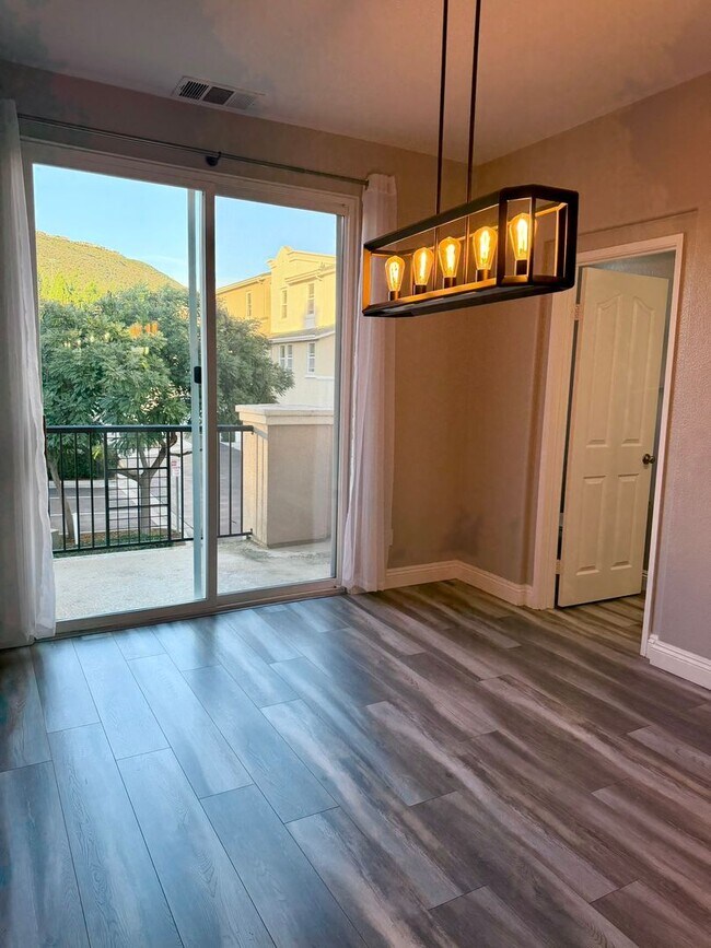 Foto del edificio - Luxury 2 Bedroom plus Den/Office in the heart of San Elijo Hills